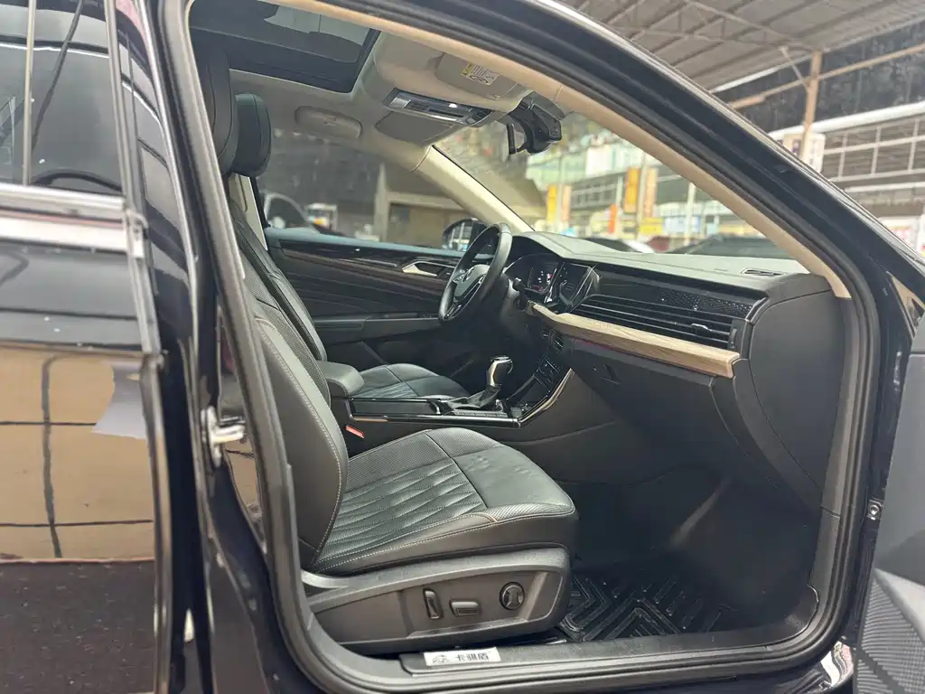 Passat 2021 330TSI Deluxe Edition купить на сайте DeffCars