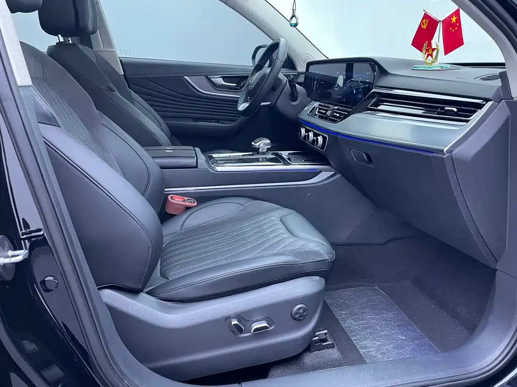 Hongqi HS5 2023 2.0T Qixiang Pro version купить на сайте DeffCars
