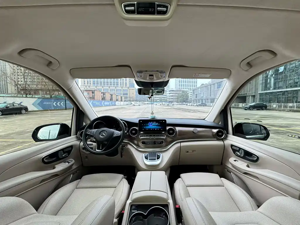 Mercedes-Benz V-Class 2022 V 260 L Long Wheelbase Luxury Edition купить на сайте DeffCars
