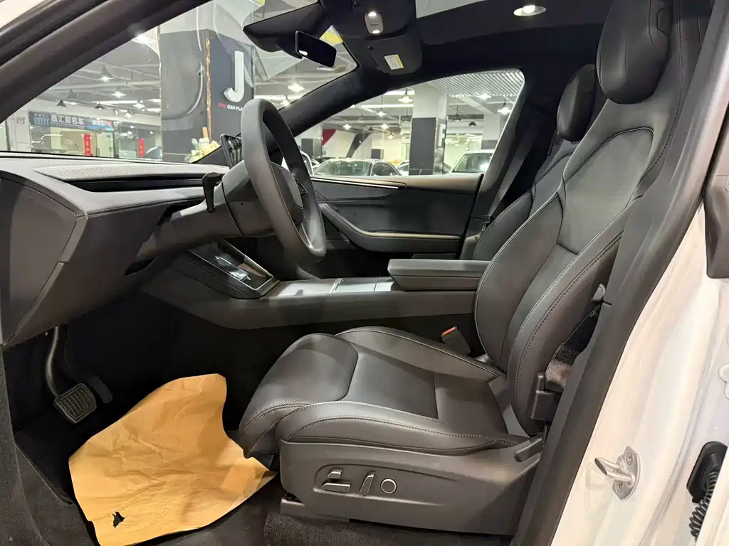 Model Y L 2025 long-range all-wheel drive version купить на сайте DeffCars