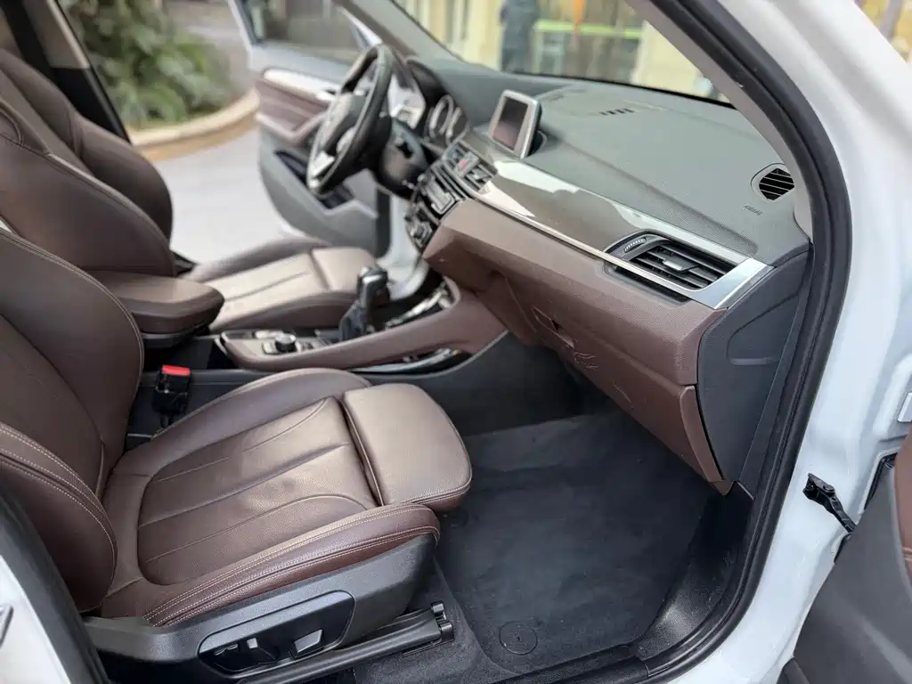 BMW X1 2019 sDrive18Li Exclusive Model купить на сайте DeffCars