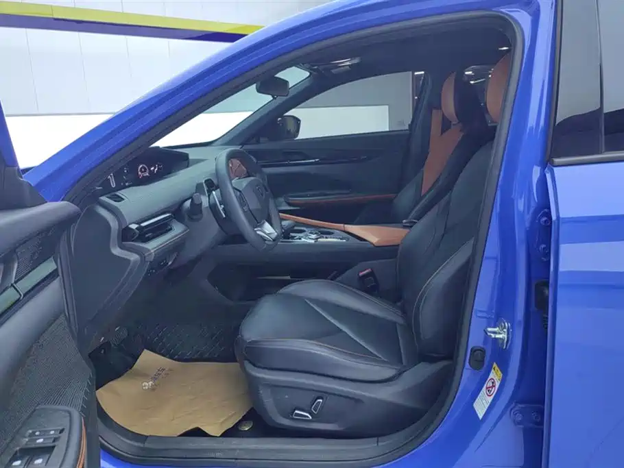 Changan UNI-V 2022 1.5T premium model купить на сайте DeffCars