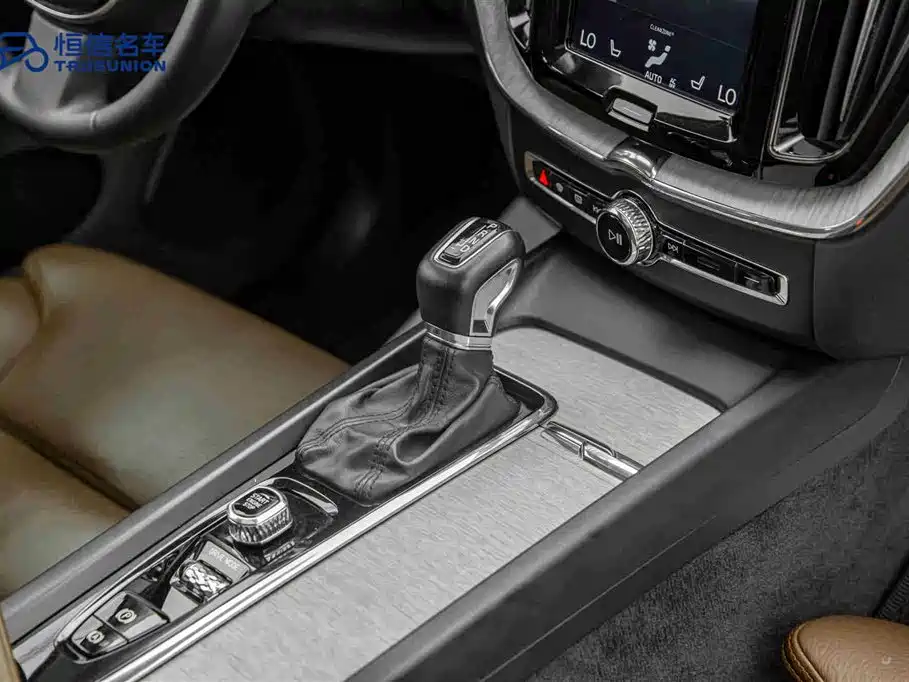 Volvo XC60 2020 T5 four-wheel drive Zhiyuan Deluxe Edition купить на сайте DeffCars