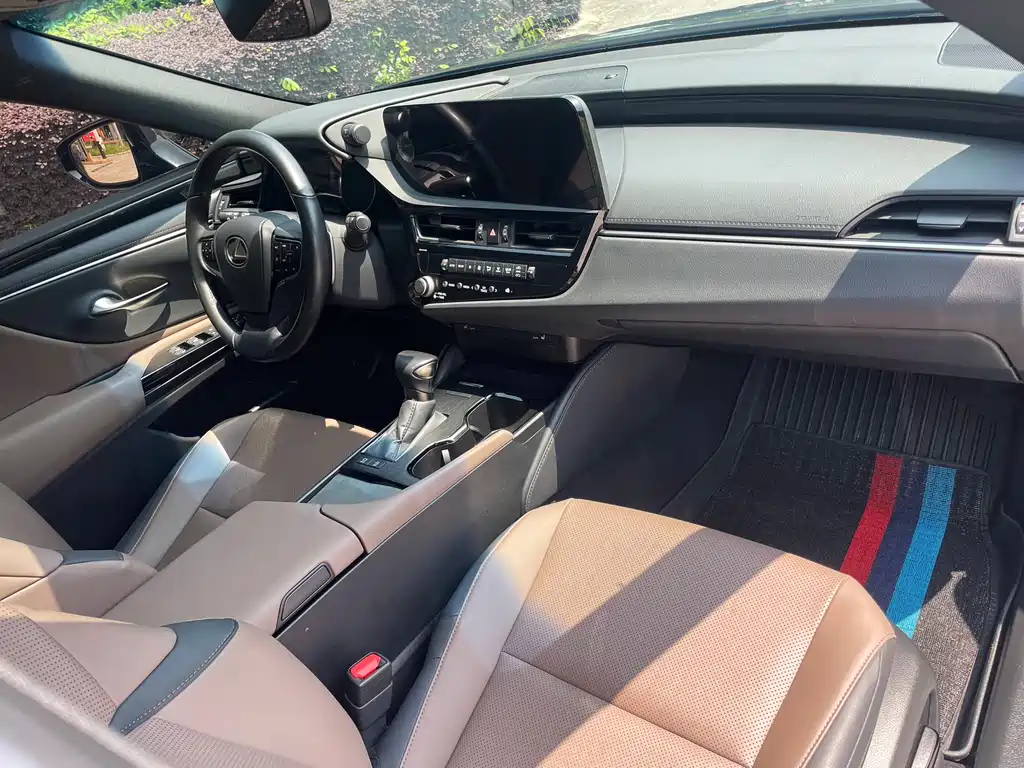 Lexus ES 2023 200 Excellence Edition купить на сайте DeffCars