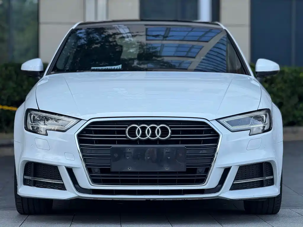 Audi A3 2018 30th Anniversary Limousine 35 TFSI Fashion Edition купить на сайте DeffCars