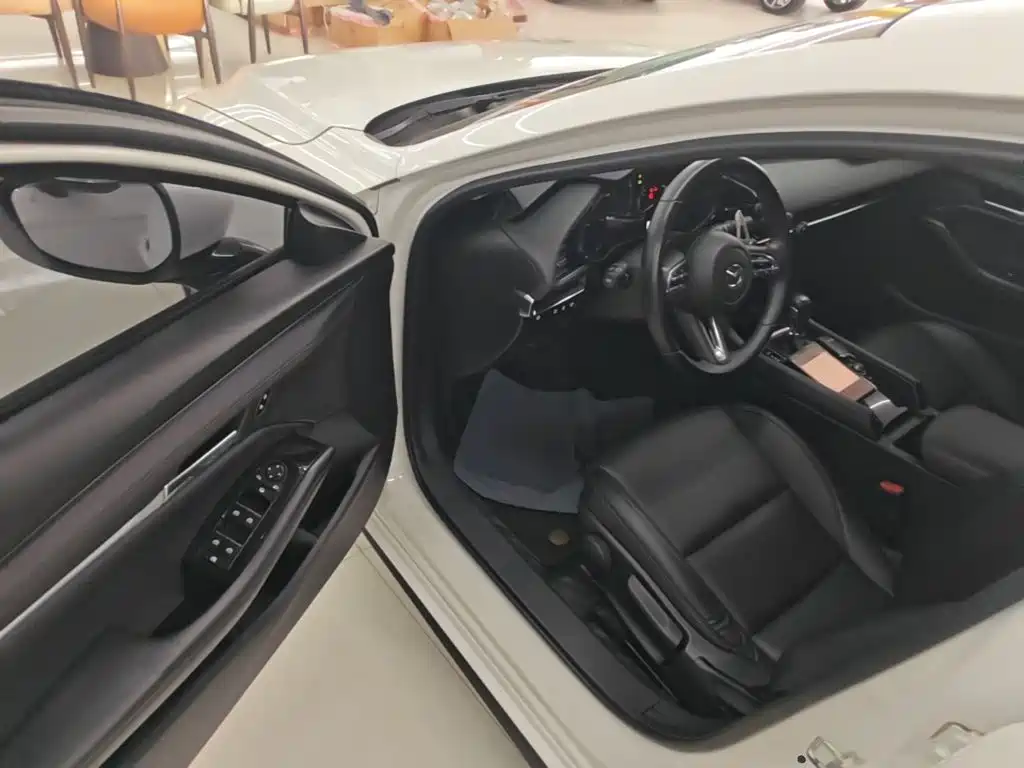 Mazda Axela 2022 2.0L Automatic Quality Edition купить на сайте DeffCars