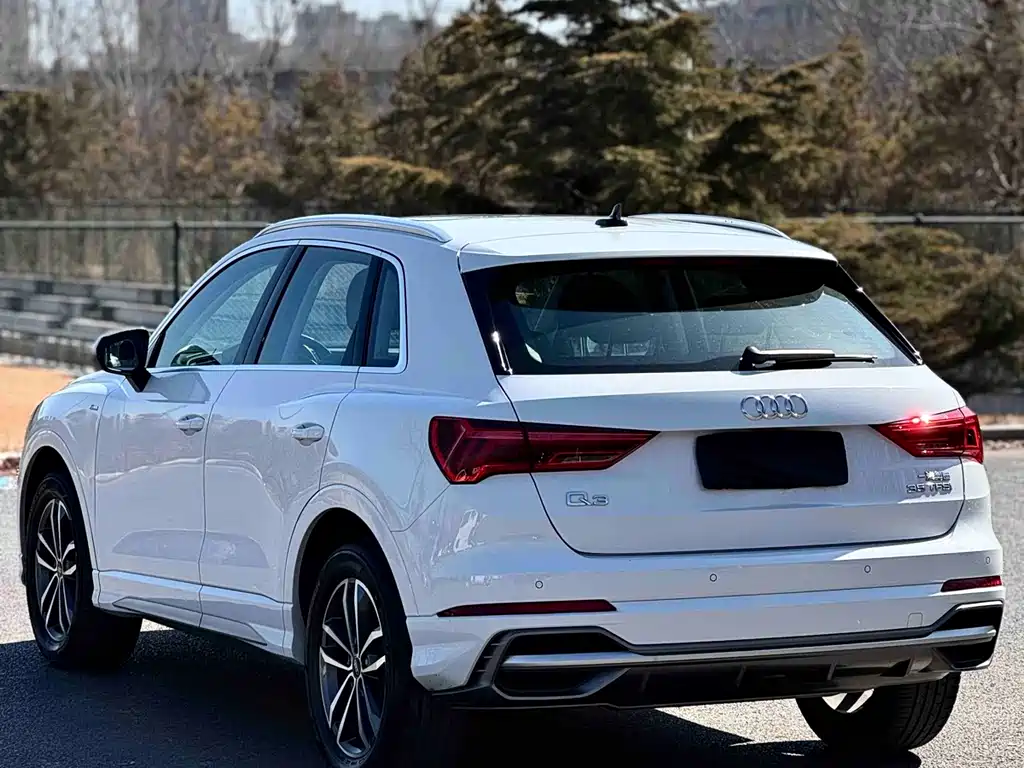 Audi Q3 2023 35 TFSI Fashionable and Dynamic (1.5T) купить на сайте DeffCars