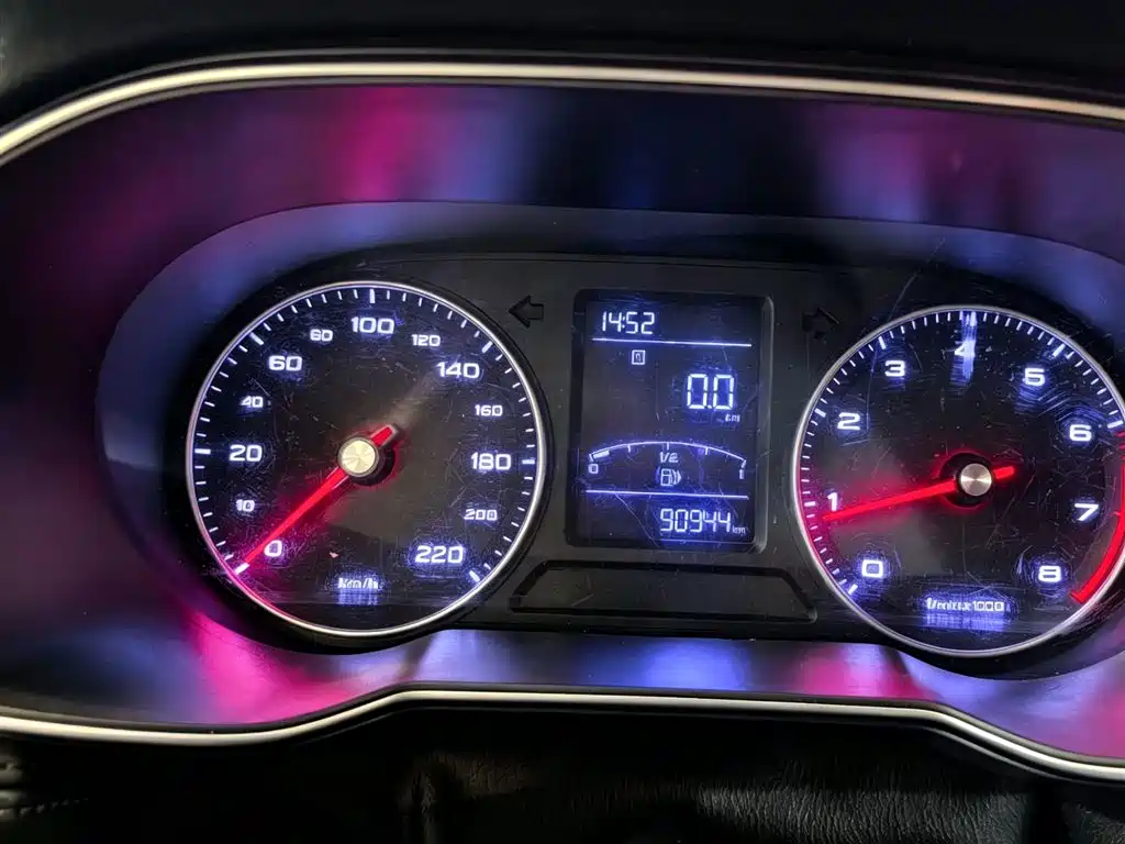 Roewe RX3 2018 1.6L Manual Internet Smart Edition купить на сайте DeffCars