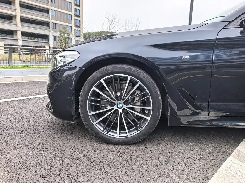 BMW 5 Series 2019 facelift 530Li leading M sports package купить на сайте DeffCars