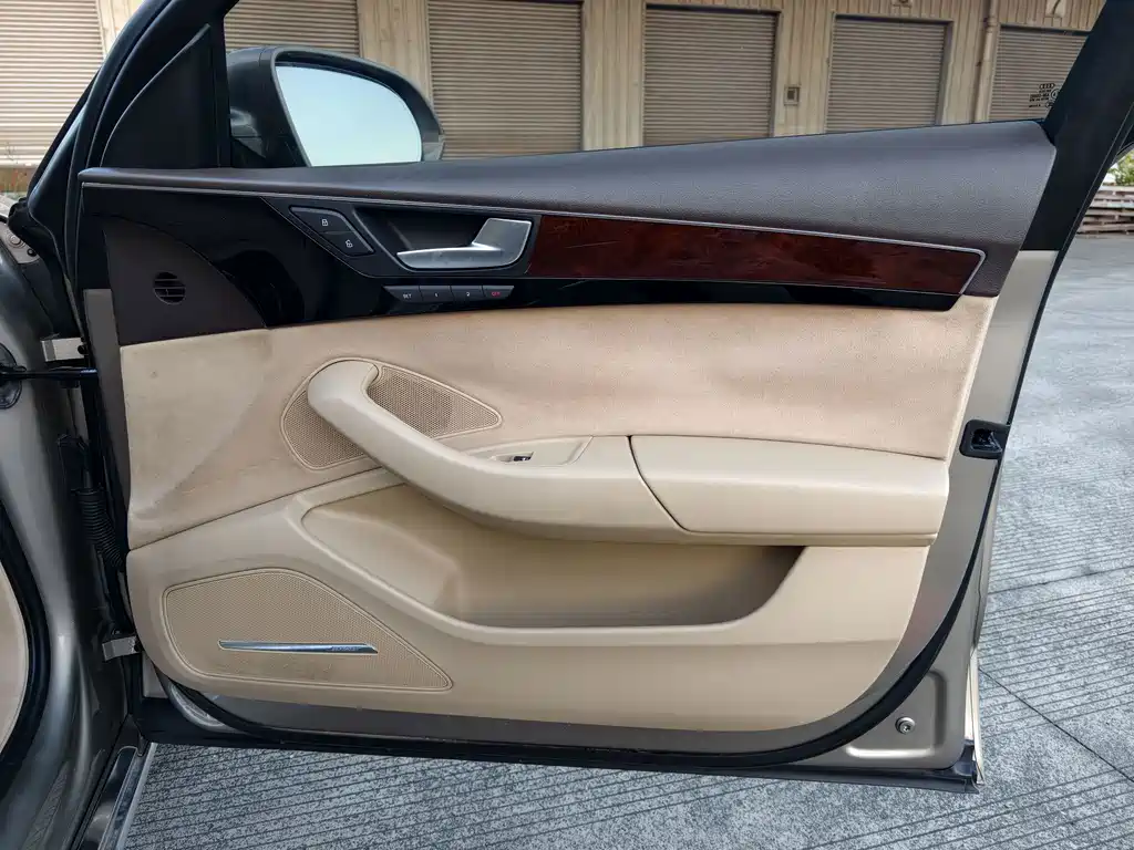 Audi A8 2011 A8L 3.0 TFSI quattro comfort type 245kW купить на сайте DeffCars