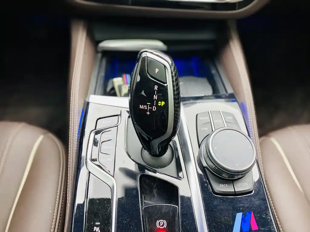 BMW 5 Series 2023 530Li Leading M Sports Package купить на сайте DeffCars
