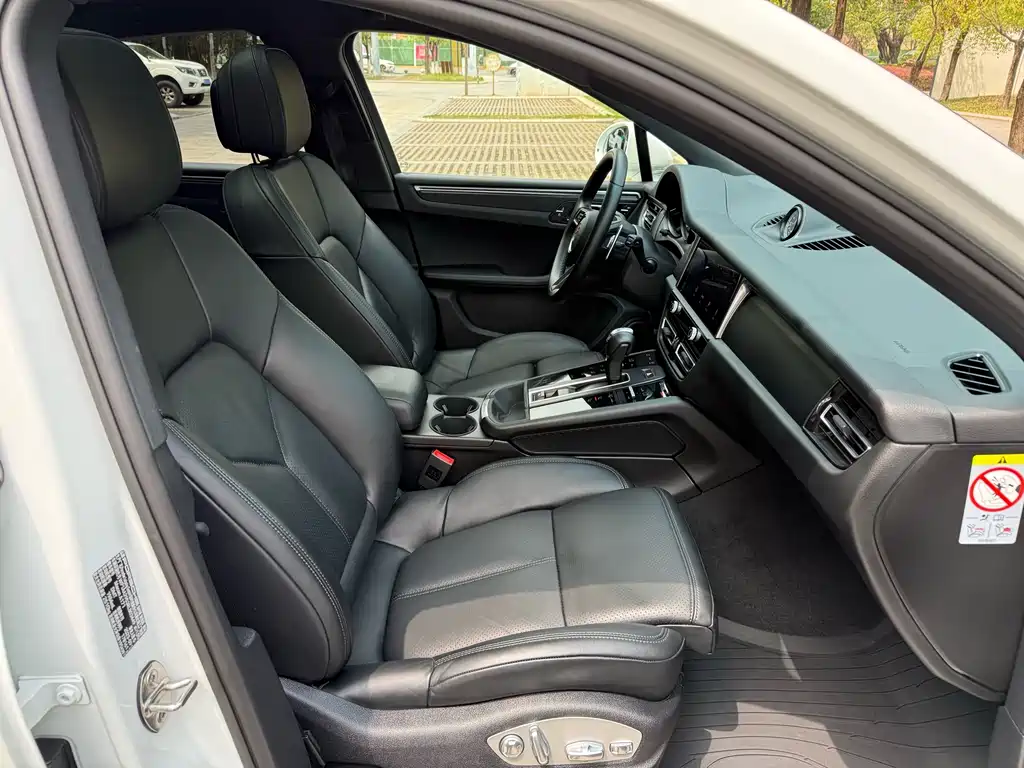 Macan 2024 Macan 2.0T купить на сайте DeffCars