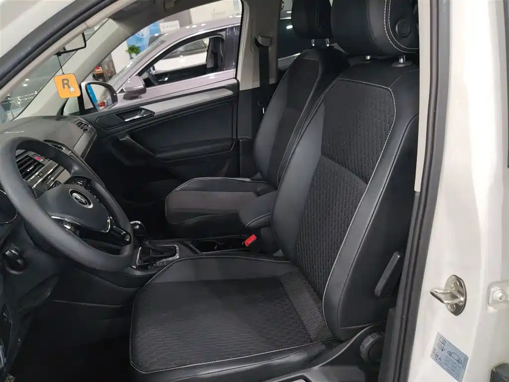 Tiguan L 2021 330TSI automatic two-wheel drive comfort version купить на сайте DeffCars