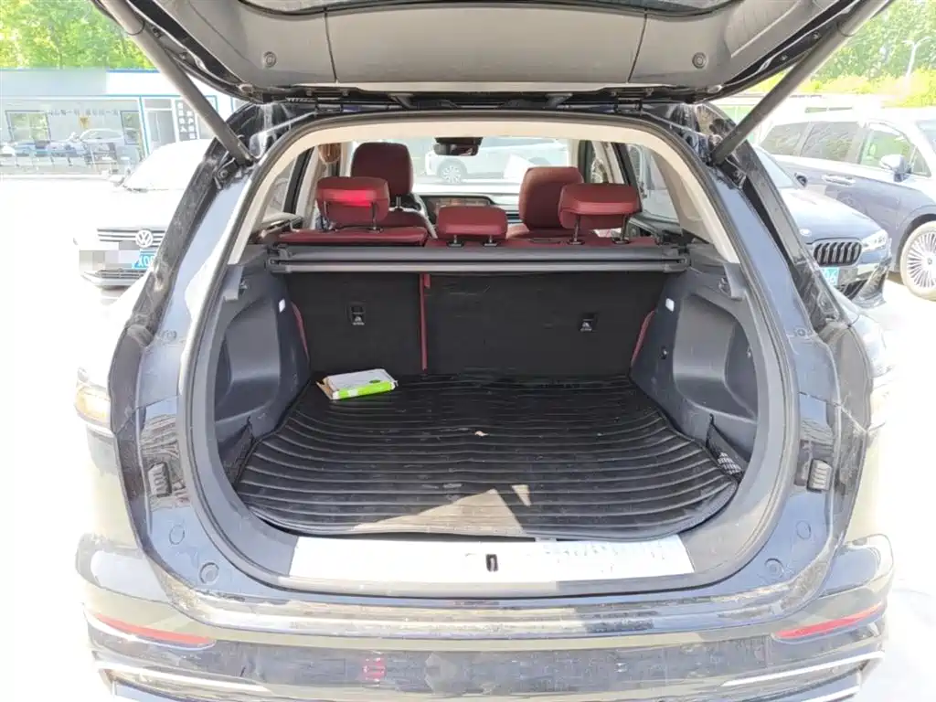Hongqi HS5 2023 2.0T Qixiang Pro version купить на сайте DeffCars