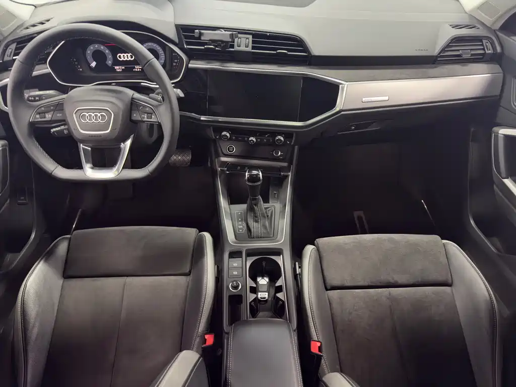 Audi Q3 2022 35 TFSI Fashionable and Dynamic купить на сайте DeffCars