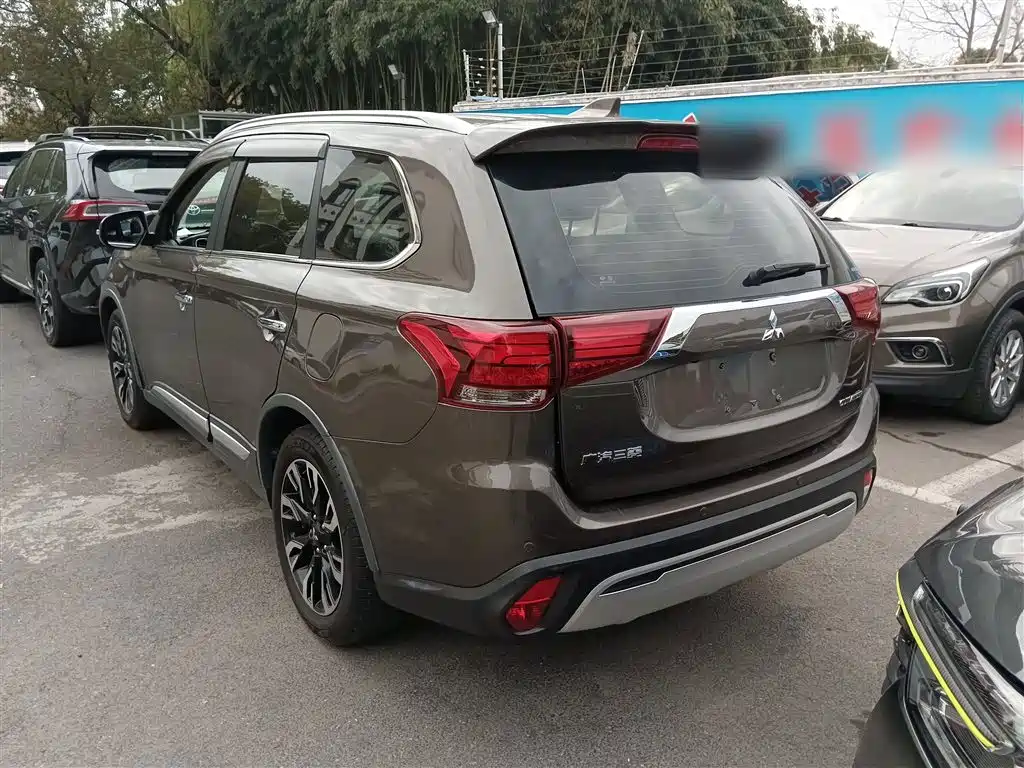 Outlander 2019 2.4L four-wheel drive exclusive version, 7 seats, National V купить на сайте DeffCars