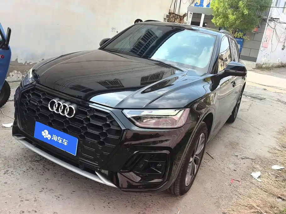 Audi Q5L 2025 45th Anniversary Collector's Edition 40 TFSI Luxurious and Dynamic купить на сайте DeffCars