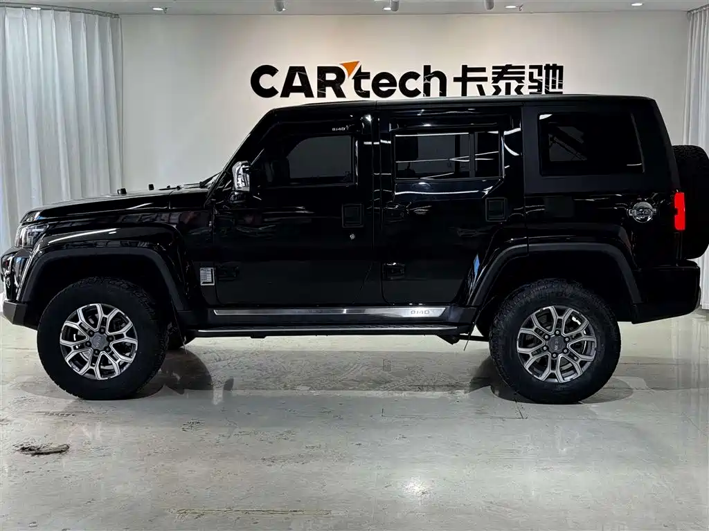 Beijing off-road BJ40 2023 2.0T automatic four-wheel drive city hunter version knight type купить на сайте DeffCars