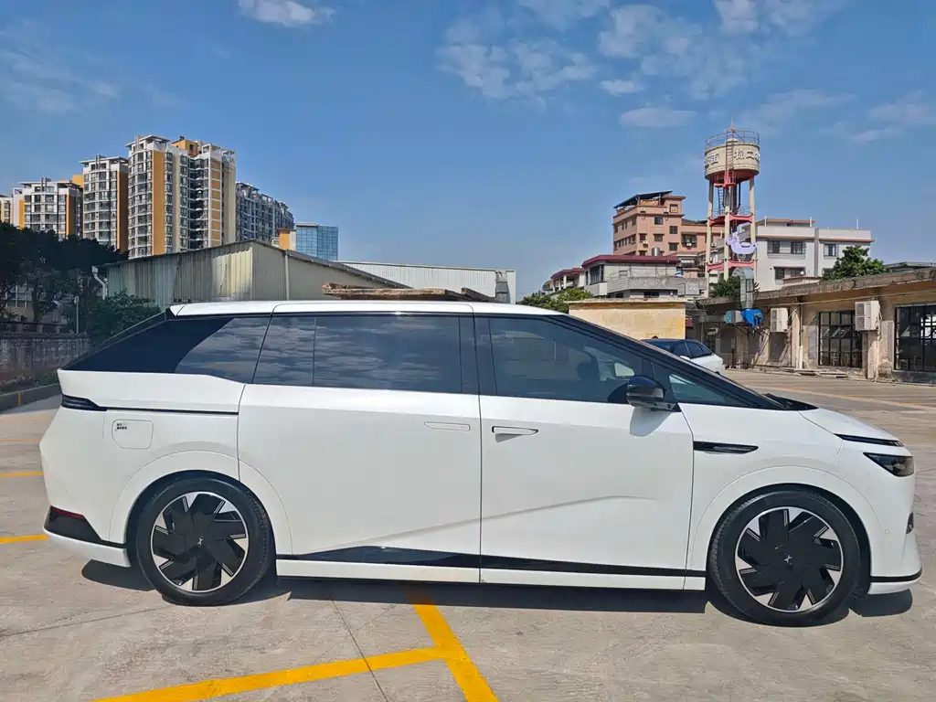 Xpeng X9 2024 model 702 super long battery life Max купить на сайте DeffCars