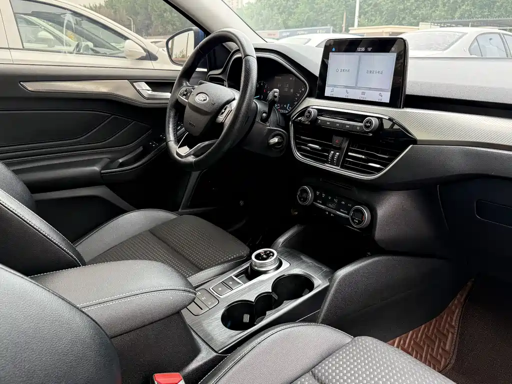 Focus 2019 Hatchback EcoBoost 180 Automatic NeochaEDGE купить на сайте DeffCars