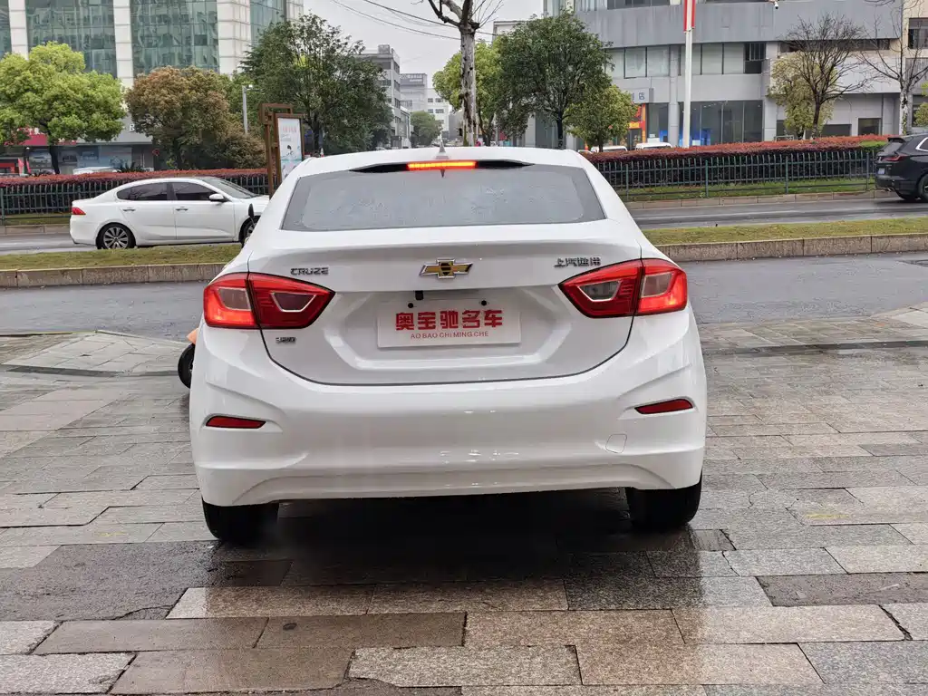 Cruze 2017 1.5L Automatic Pioneer Sunroof Edition купить на сайте DeffCars