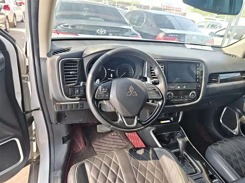 Outlander 2020 2.4L four-wheel drive exclusive version, 5 seats купить на сайте DeffCars