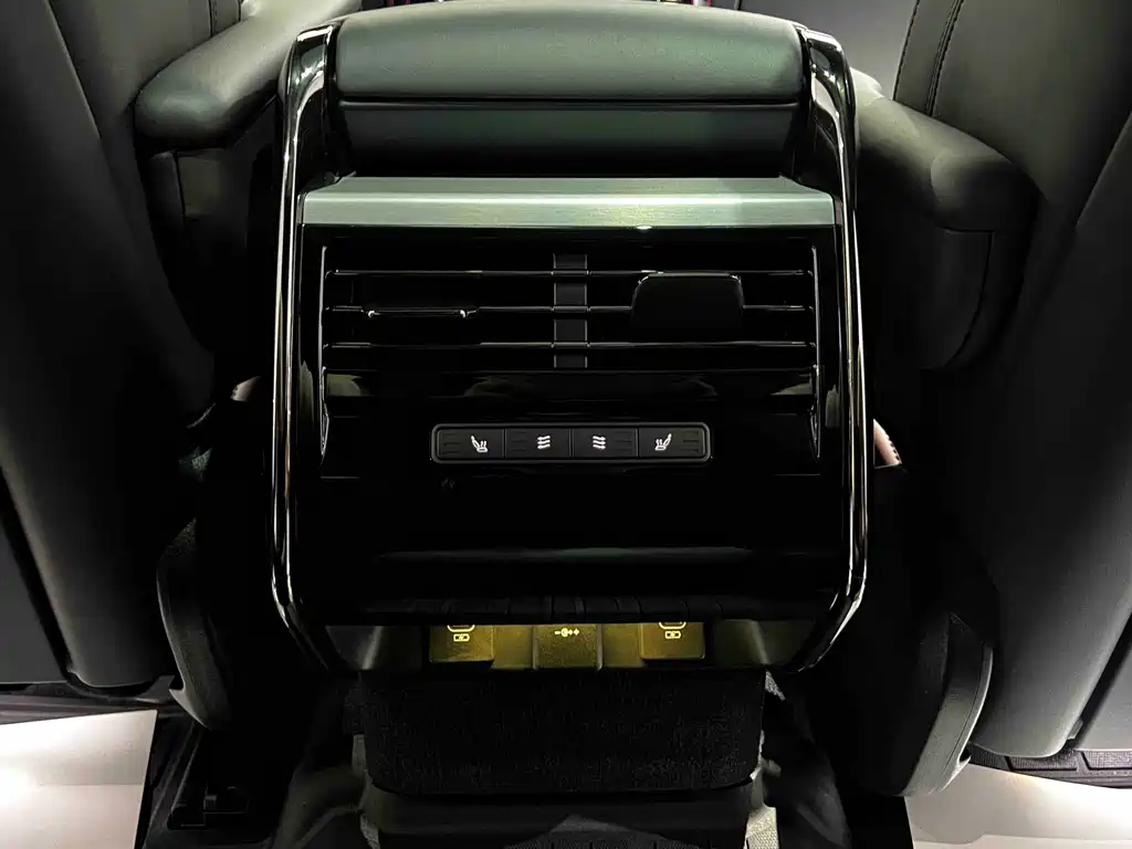 Range Rover Sport 2024 400PS Dynamic SE купить на сайте DeffCars