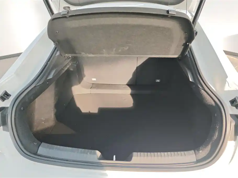 Changan UNI-V 2024 1.5T premium model купить на сайте DeffCars