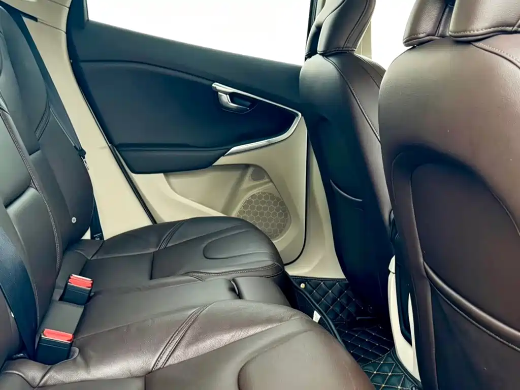Volvo V40 2015 Cross Country T5 AWD Zhiya Edition купить на сайте DeffCars