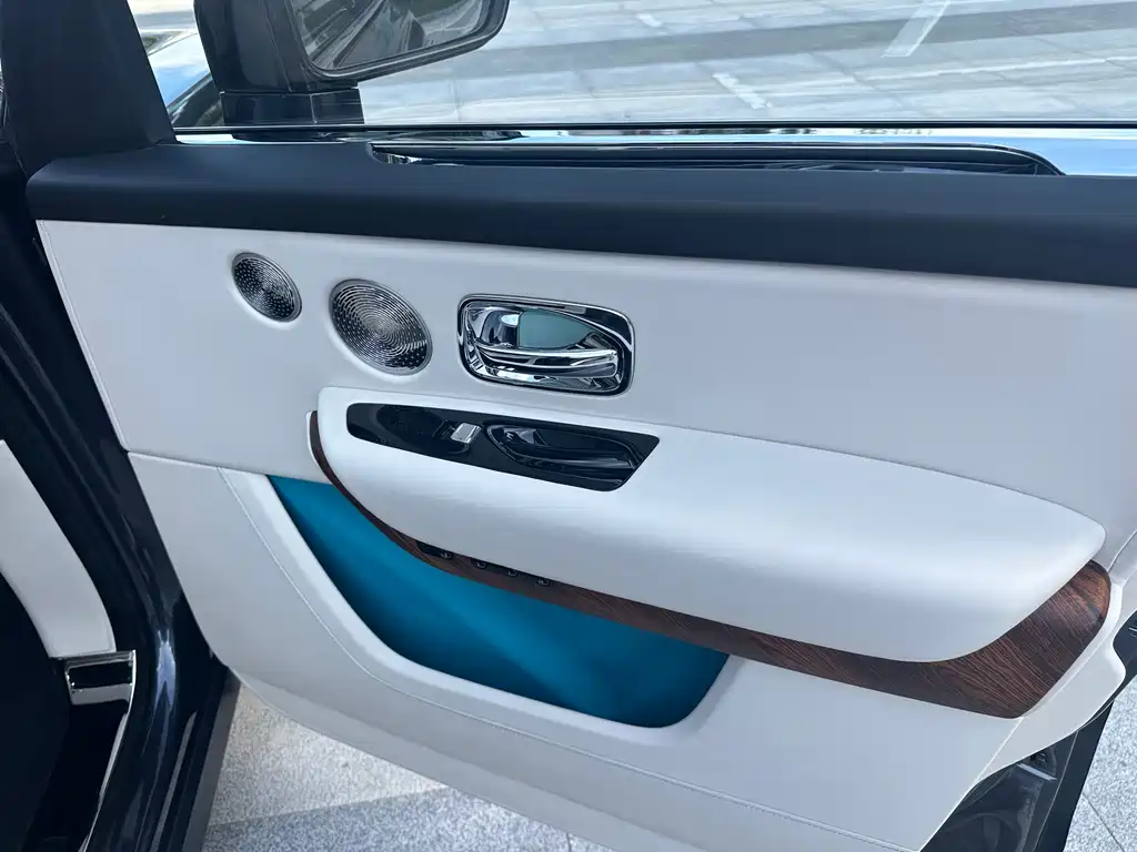 Cullinan 2018 four-seater version купить на сайте DeffCars