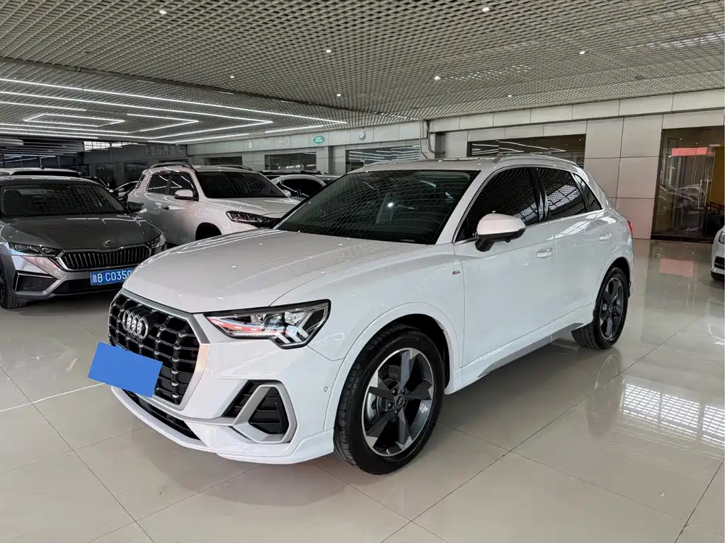 Audi Q3 2022 35 TFSI Fashionable and Dynamic купить на сайте DeffCars
