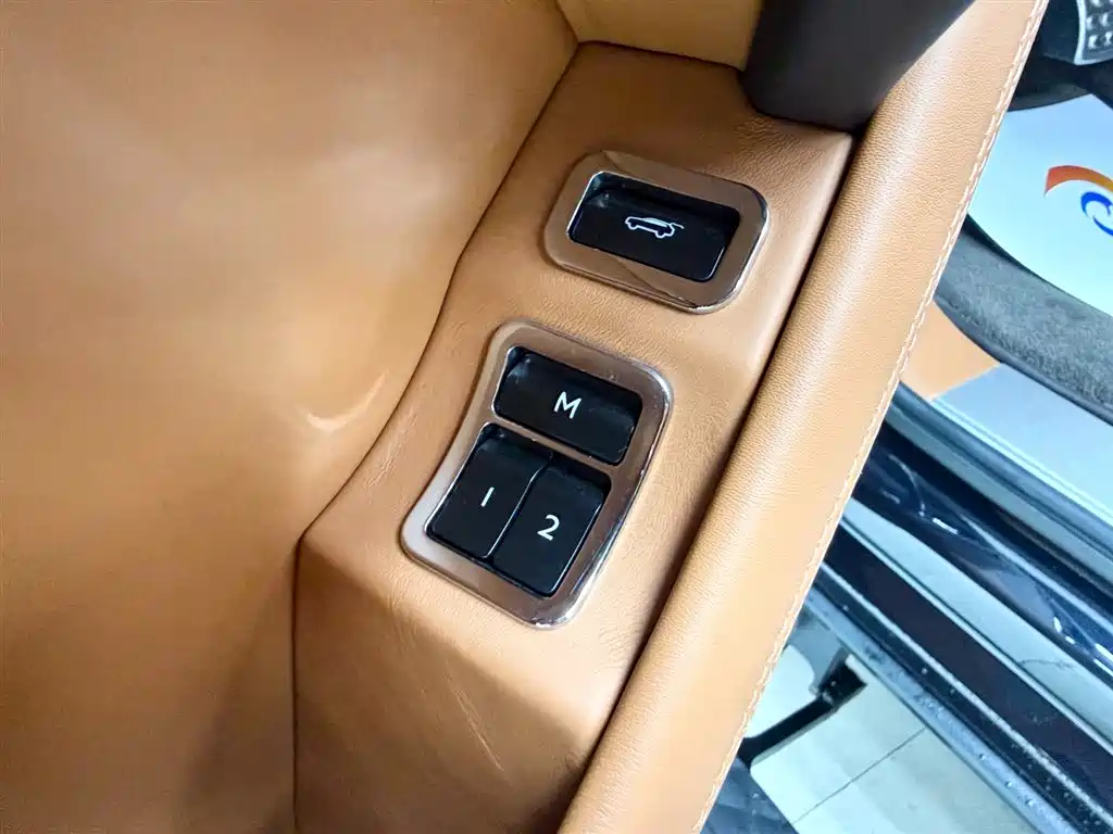 Bentayga 2016 6.0T Standard Edition купить на сайте DeffCars