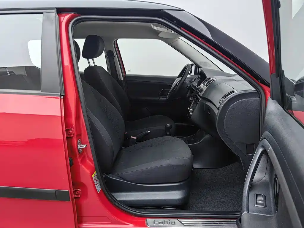 Fabia 2011 1.6L manual cool black version купить на сайте DeffCars