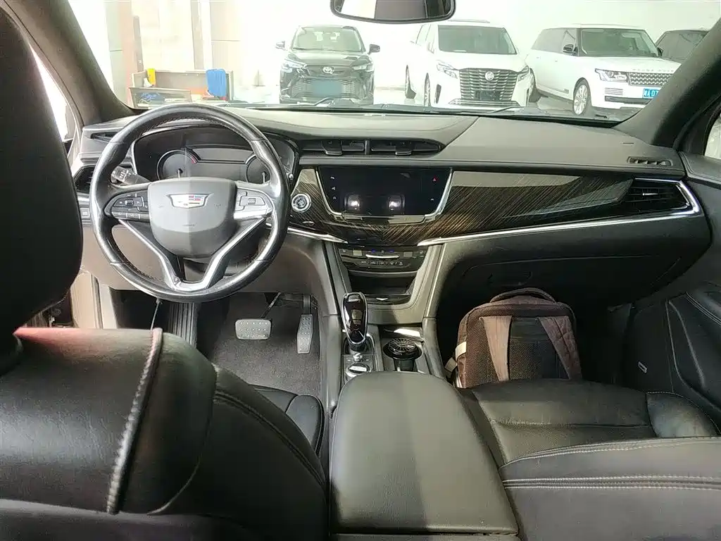 Cadillac XT6 2020 28T six-seat luxury model купить на сайте DeffCars