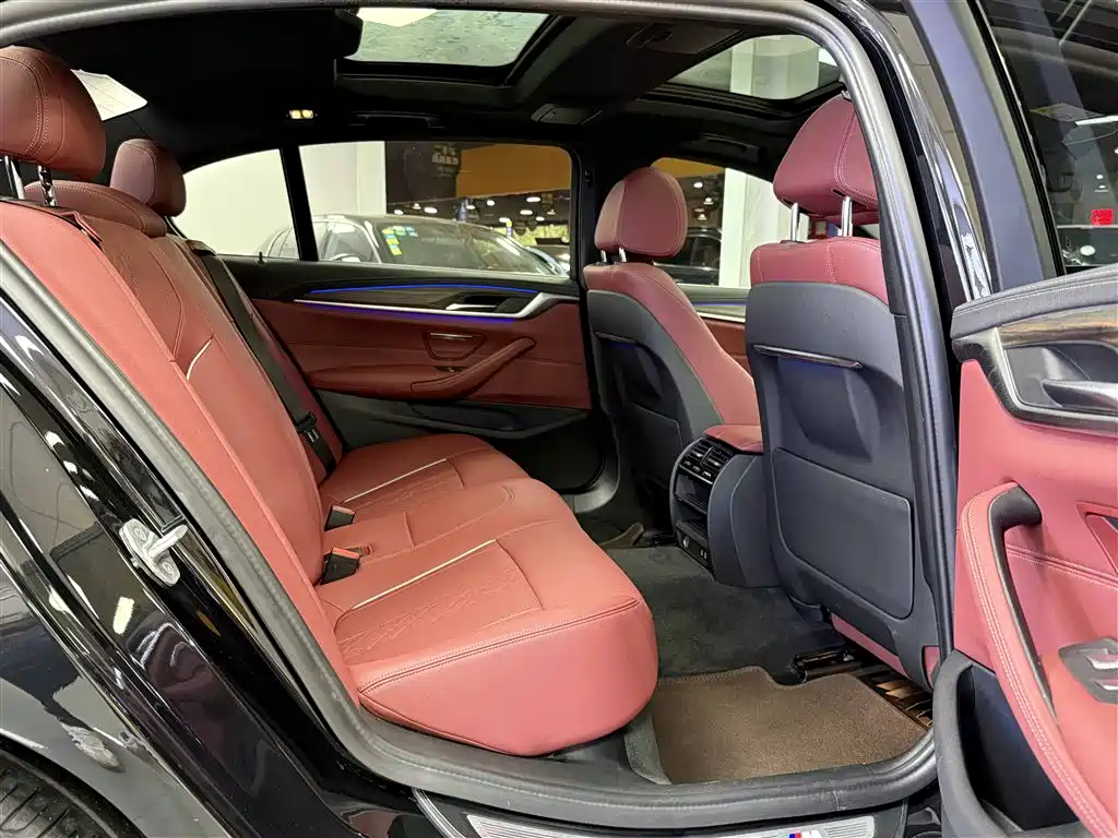 BMW 5 Series 2022 530Li Leading M Sports Package купить на сайте DeffCars