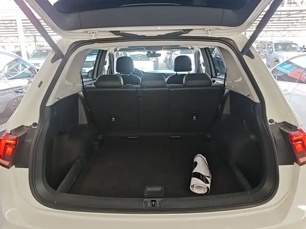 Tiguan L 2021 330TSI automatic two-wheel drive R-Line version купить на сайте DeffCars