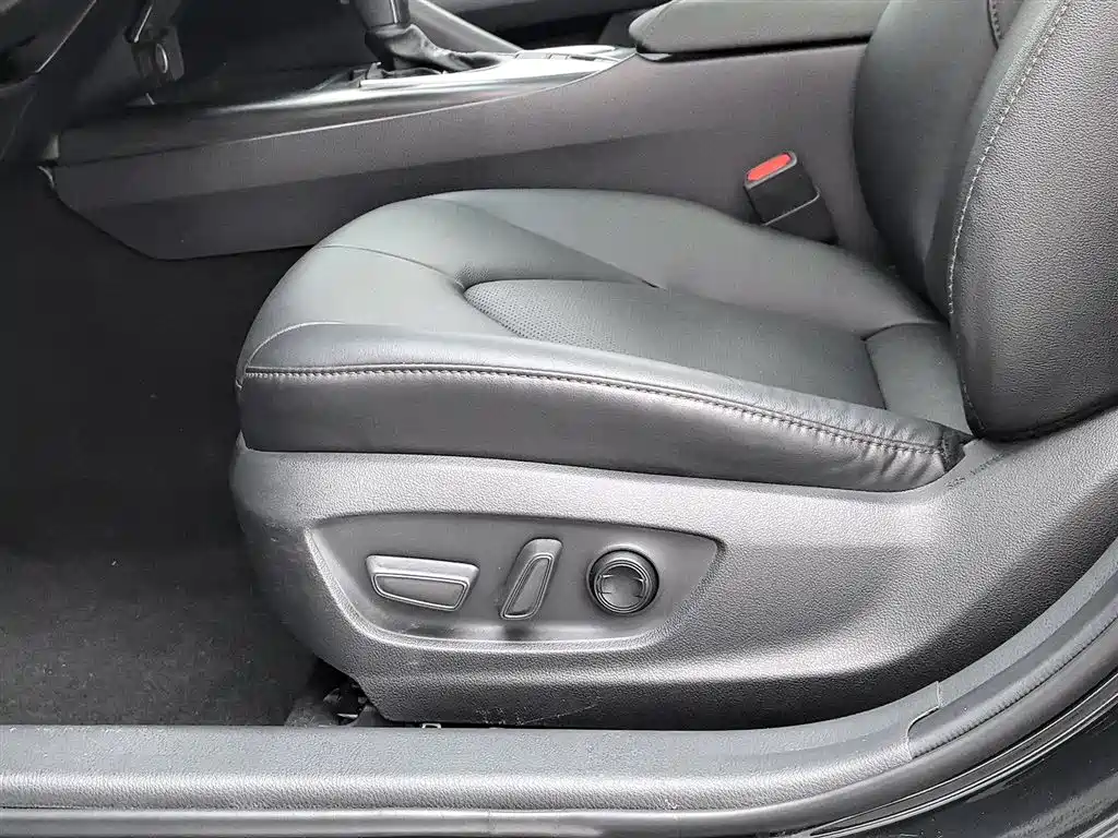 Camry 2021 2.0G Deluxe Edition купить на сайте DeffCars