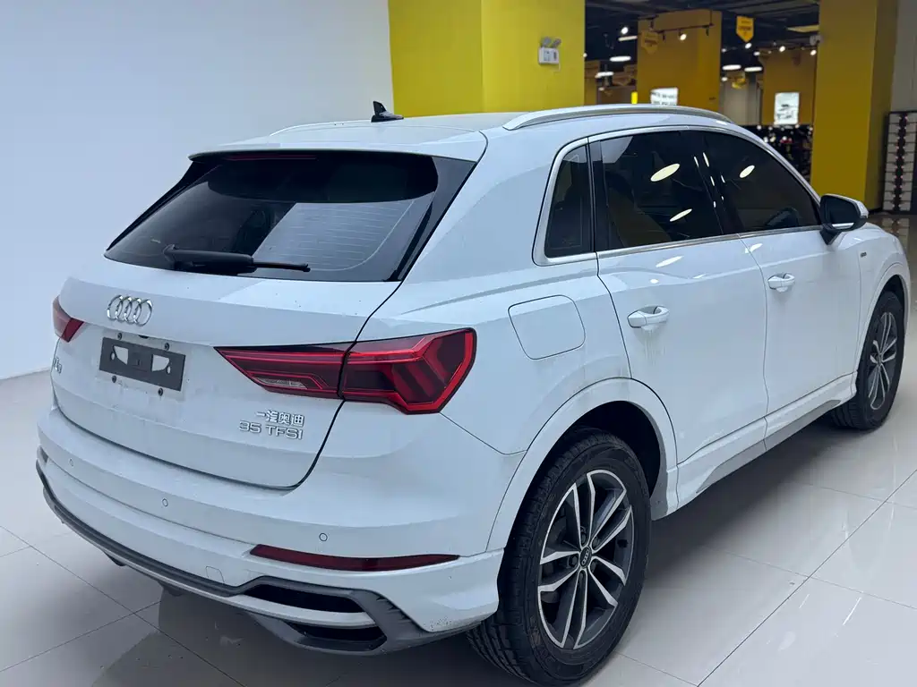 Audi Q3 2022 35 TFSI aggressive and dynamic купить на сайте DeffCars