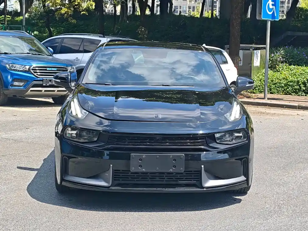 Lynk & Co 03 2022 1.5TD DCT Pro купить на сайте DeffCars