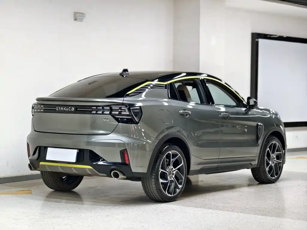 Lynk & Co 05 2020 2.0TD two-wheel drive shines Halo купить на сайте DeffCars