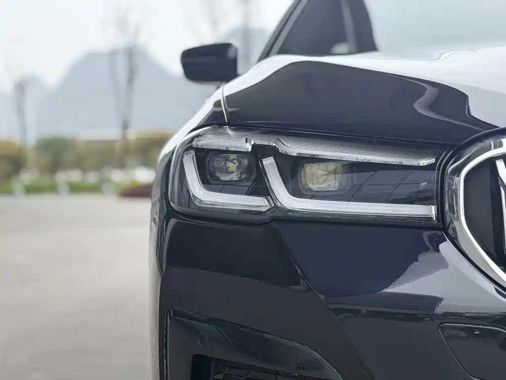 BMW 5 Series 2023 530Li Leading M Sports Package купить на сайте DeffCars