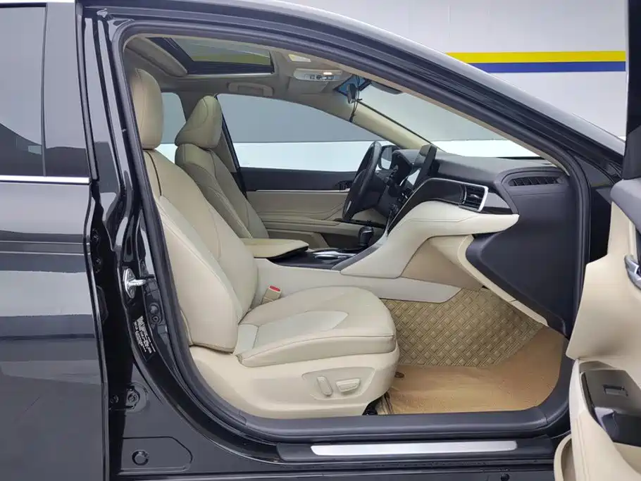 Camry 2021 2.0G Deluxe Edition купить на сайте DeffCars