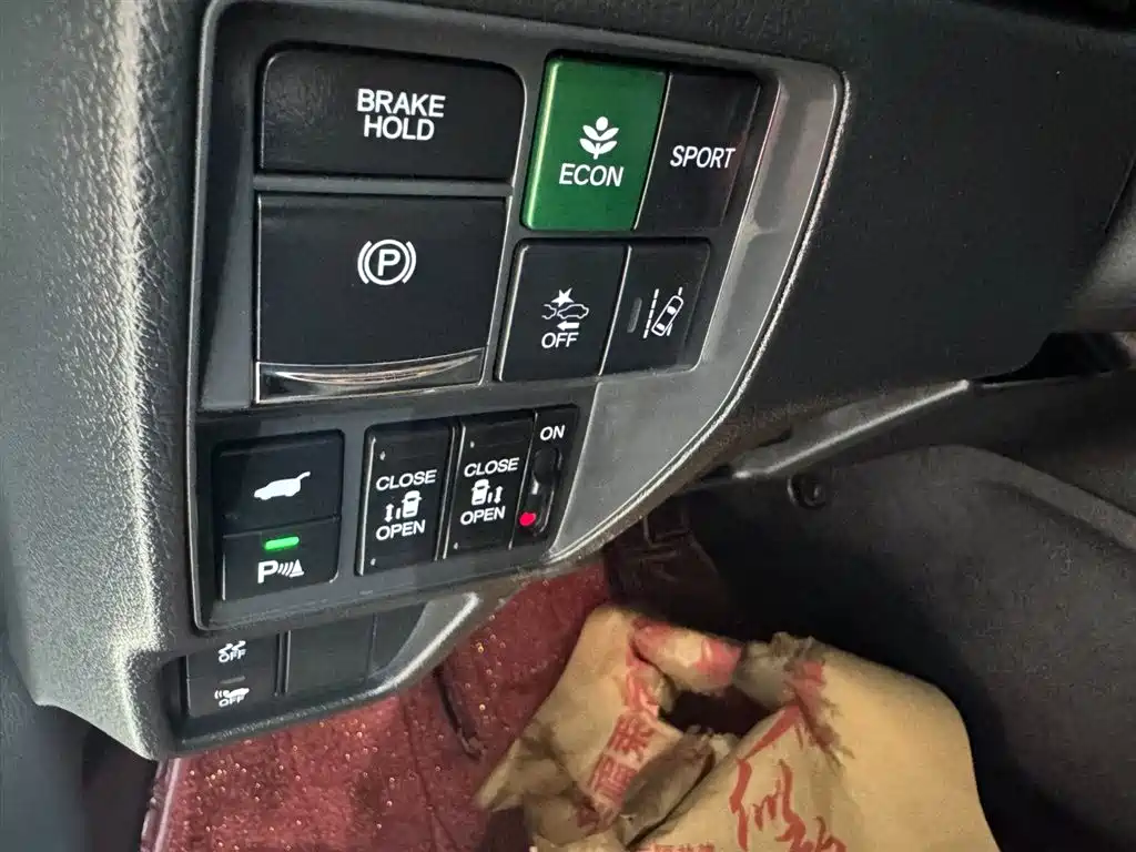 Alison 2022 2.0L e:HEV Deluxe Edition купить на сайте DeffCars