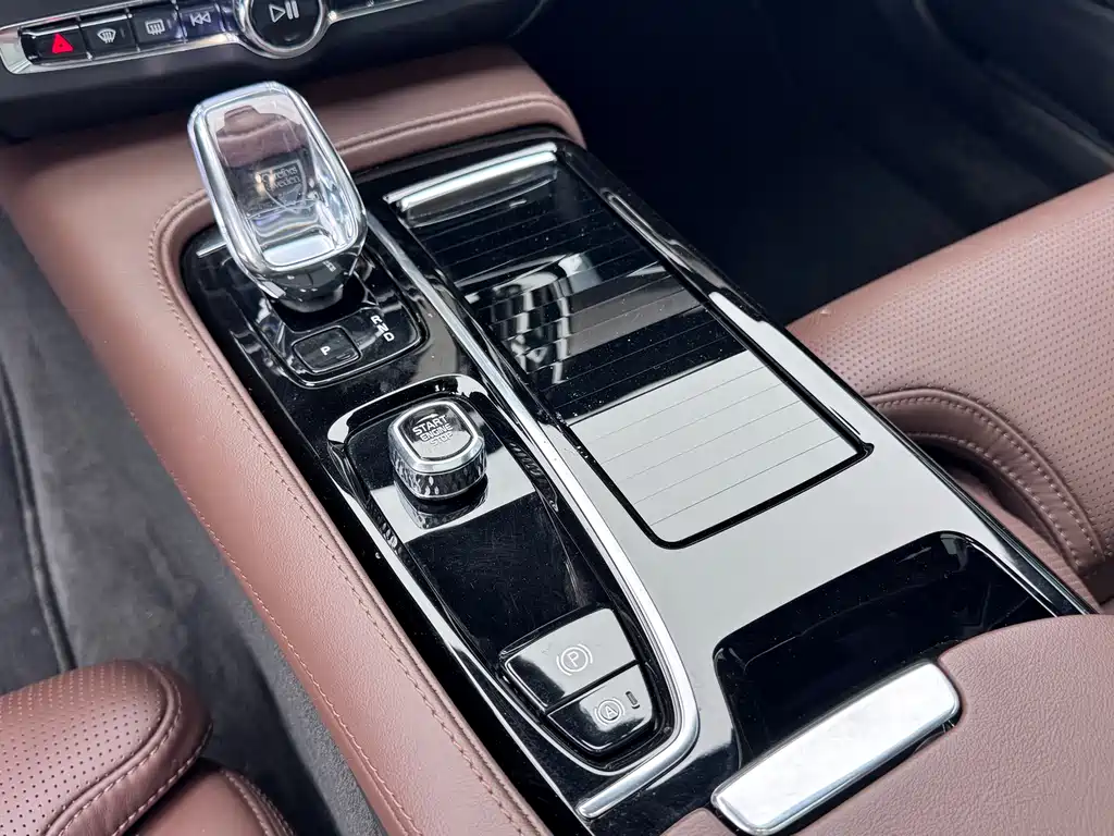 Volvo S90 plug-in hybrid 2025 plug-in hybrid four-wheel drive long range Zhiya luxury version купить на сайте DeffCars