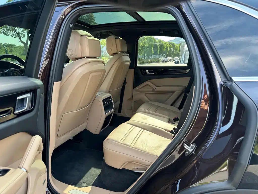 Cayenne New Energy 2019 Cayenne E-Hybrid 2.0T купить на сайте DeffCars
