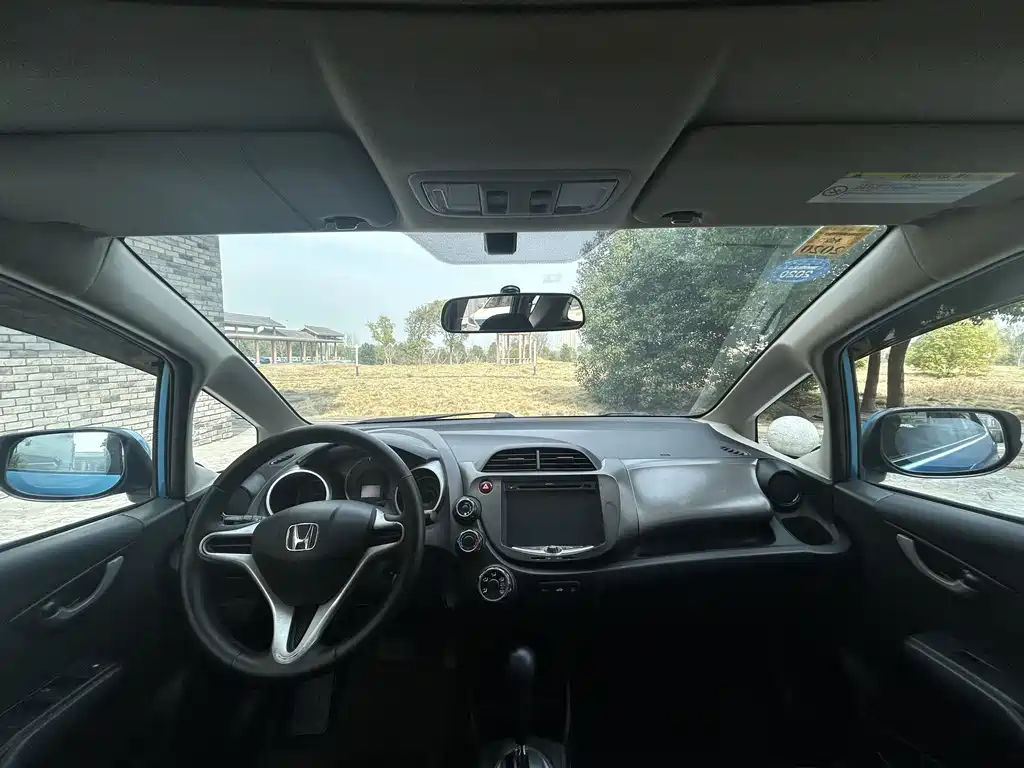 Fit 2011 1.5L automatic luxury version купить на сайте DeffCars