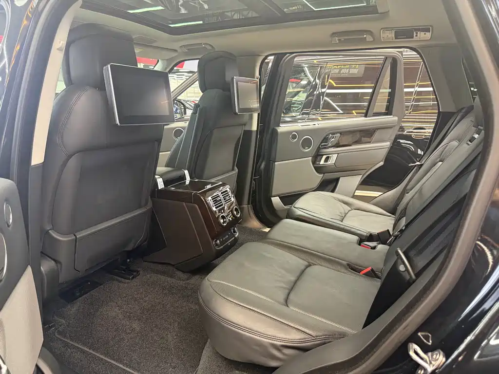 Range Rover 2021 3.0 L6 Legend Extended Classic Edition купить на сайте DeffCars