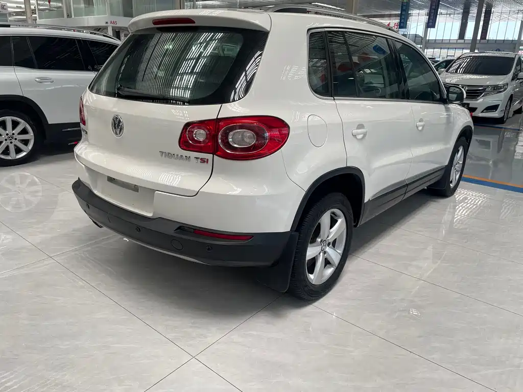 Tiguan 2012 1.8TSI automatic two-wheel drive urban version купить на сайте DeffCars