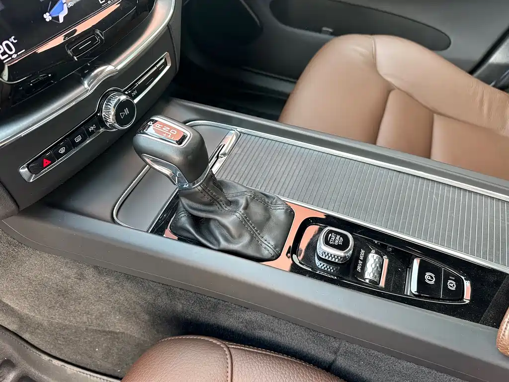 Volvo XC60 2021 T5 four-wheel drive Zhiyi Luxury Edition купить на сайте DeffCars