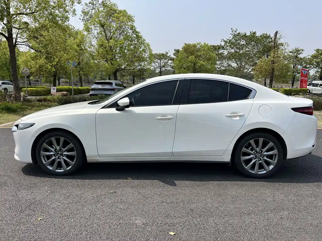 Mazda3 Angkesela 2023 2.0L Automatic Premium Edition купить на сайте DeffCars